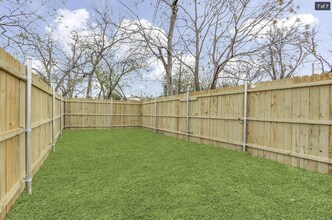 2404 Maryland Ave in Dallas, TX - Building Photo - Building Photo