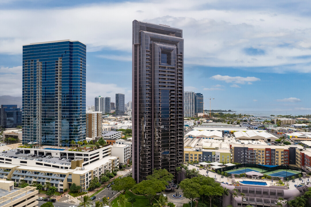 One Waterfront Towers in Honolulu, HI - Building Photo