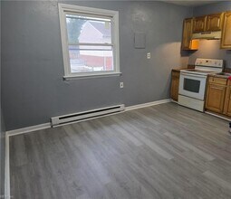 811 Randolph St, Unit B in Portsmouth, VA - Foto de edificio - Building Photo