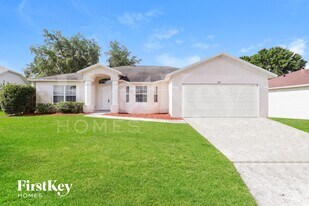 8211 Westmont Terrace Dr in Lakeland, FL - Building Photo