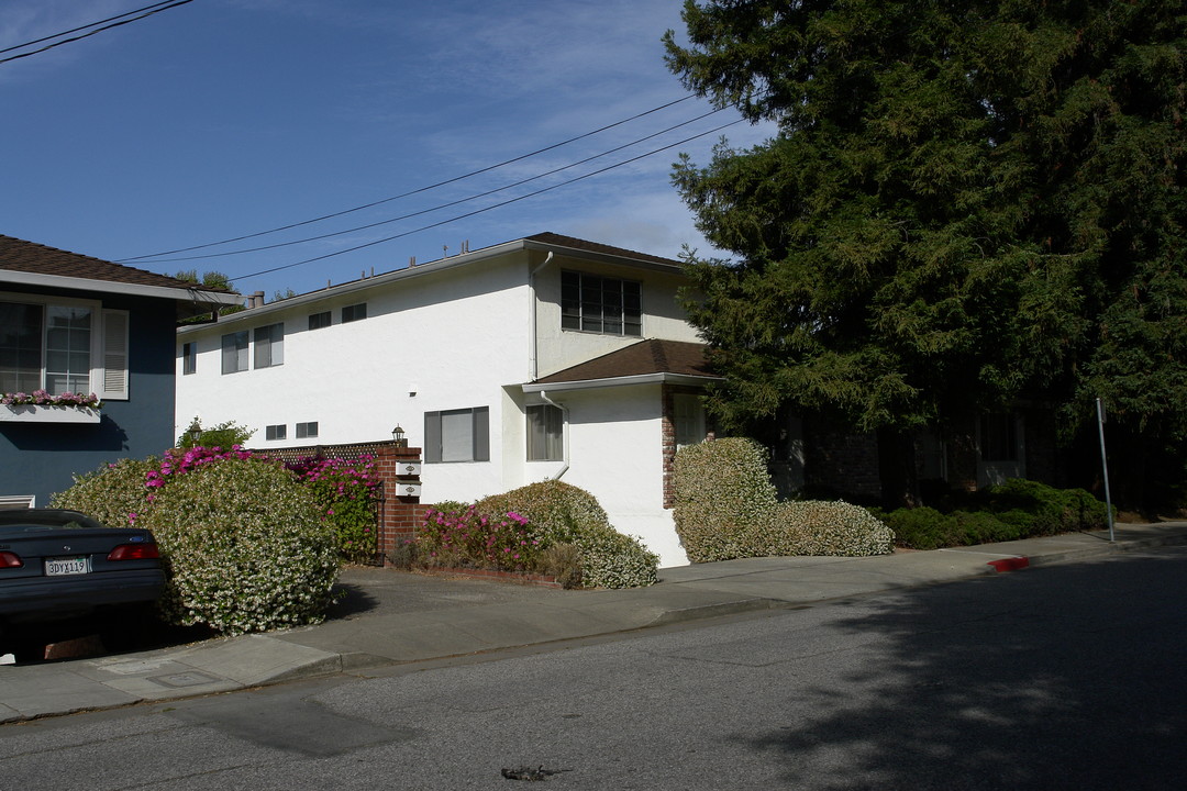 945 Crane St in Menlo Park, CA - Building Photo