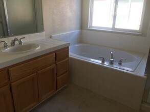 2340 Pacifica Ct in San Leandro, CA - Building Photo - Building Photo