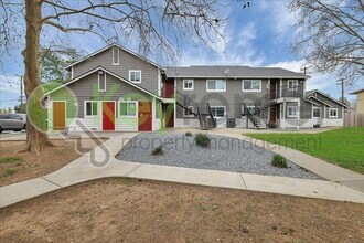 5730 Falconer Way in Sacramento, CA - Foto de edificio - Building Photo