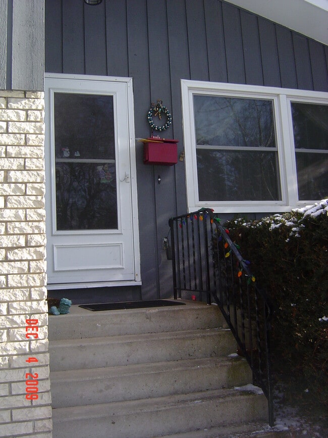 5202 Schofield St, Unit AVAILABLE June 1 at 5 pm