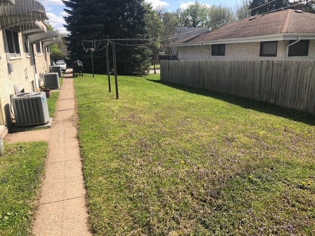 1897 Lacrosse Ave, Unit 2 in St. Paul, MN - Building Photo - Building Photo