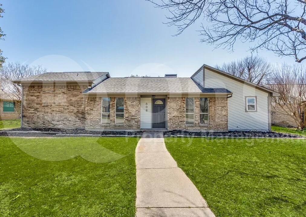 608 High Meadow Dr in Allen, TX - Foto de edificio
