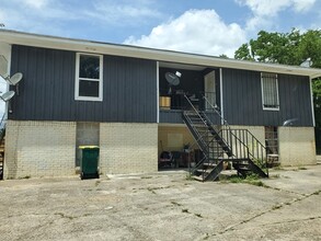 1303 S 2nd St in Conroe, TX - Building Photo - Building Photo