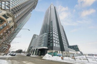 395 Square One Dr in Mississauga, ON - Building Photo