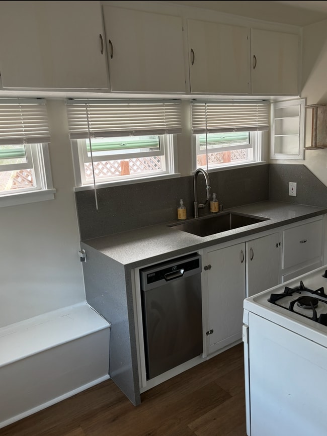 724 Crestmoore Pl in Los Angeles, CA - Building Photo - Building Photo