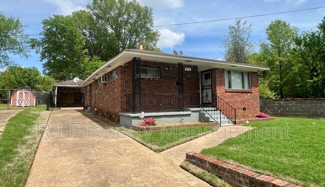 property at 1450 Gold Ave