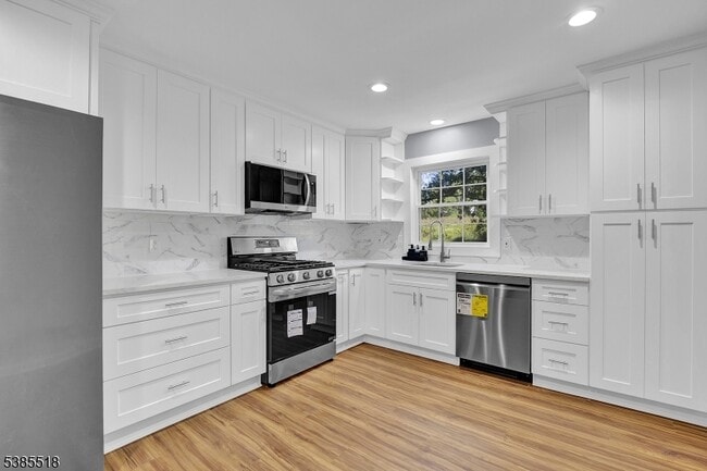 property at 42 Stonewyck Rd