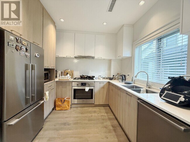 7168 Lynnwood Dr. in Richmond, BC - Building Photo - Building Photo
