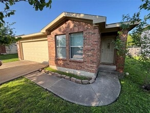 369 Lake Washington Dr in Kyle, TX - Building Photo - Building Photo