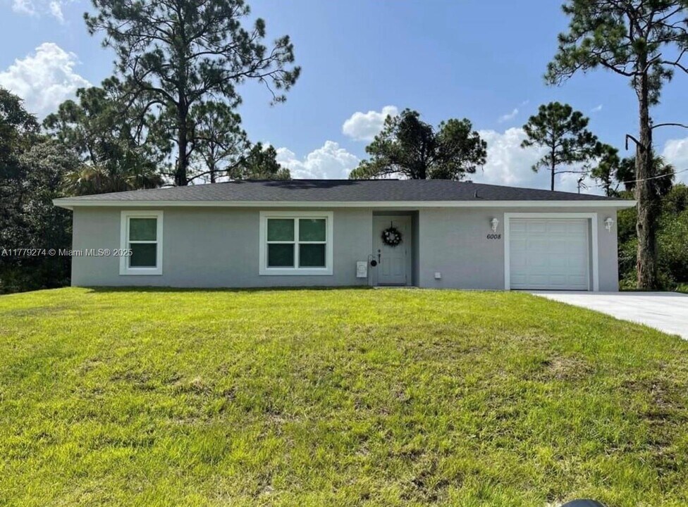 6008 Twig Ct in La Belle, FL - Building Photo