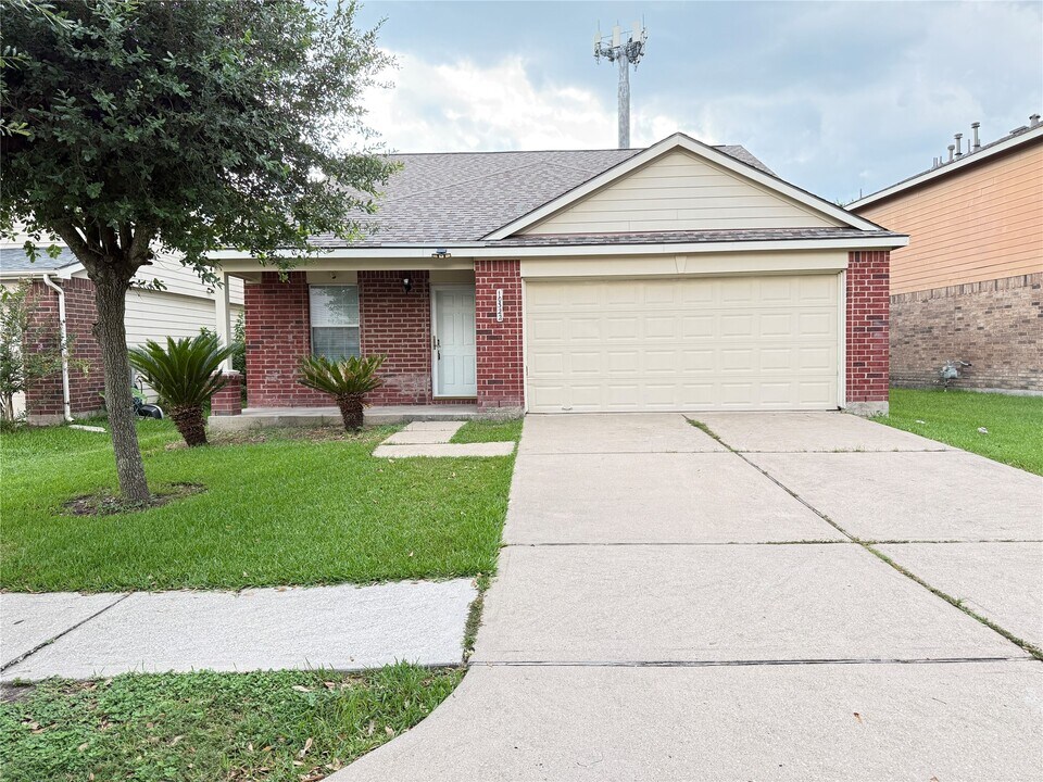 10322 Ravenwood View Ln in Houston, TX - Building Photo