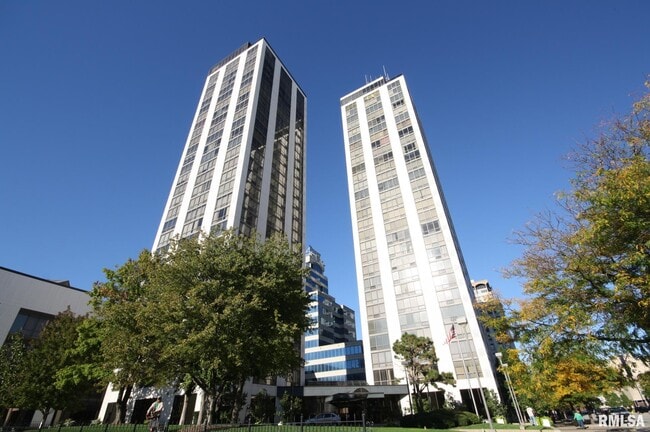 property at 125 SW Jefferson Ave