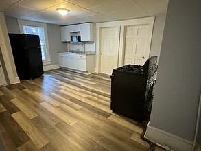 242 E High St, Unit 248-1 in Manchester, NH - Foto de edificio - Building Photo