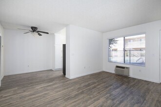 Four Winds Apartments in El Cajon, CA - Foto de edificio - Building Photo
