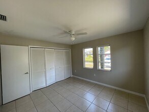 1156 SW 43rd St in Cape Coral, FL - Building Photo - Building Photo