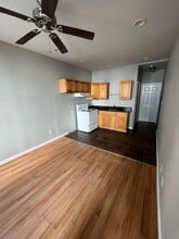 2329 Jasper St-Unit -1st Floor in Philadelphia, PA - Foto de edificio - Building Photo
