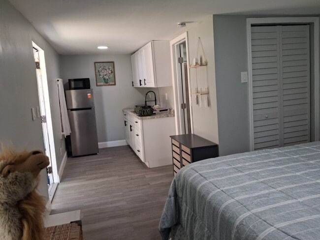 34G Miriam St, Unit Studio for rent in Stock Island, FL - Foto de edificio - Building Photo