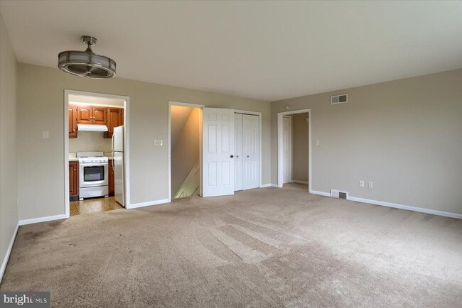1515 Woodcrest Cir in Harrisburg, PA - Building Photo - Building Photo