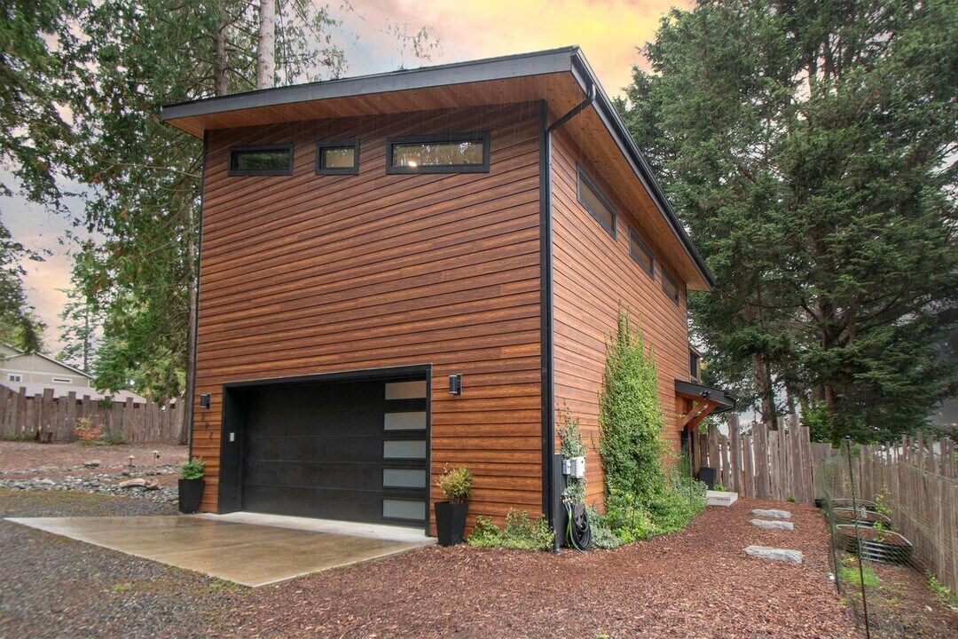 392 Buck Loop Rd in Sequim, WA - Building Photo