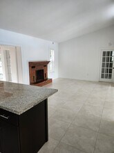 11455 SW 82nd Ave in Miami, FL - Foto de edificio - Building Photo