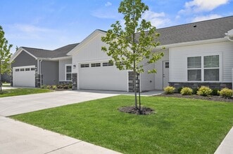 Hillside Farms at Stonehill Village in Xenia, OH - Building Photo - Building Photo