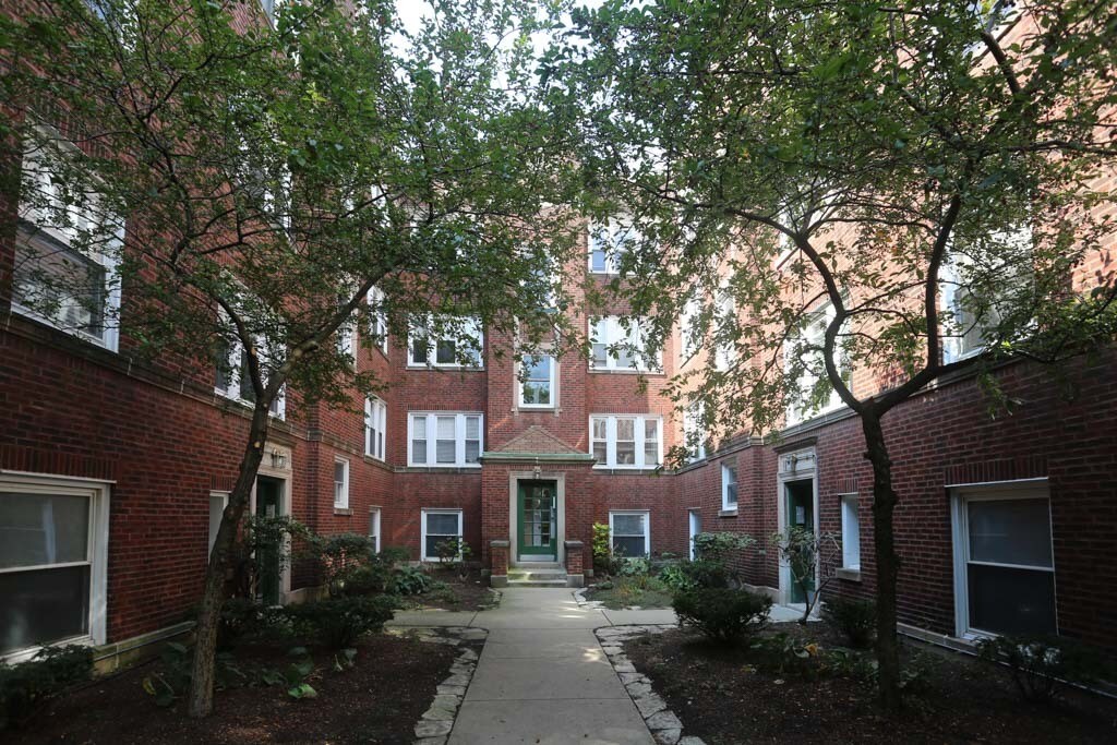3257 N Clifton Ave in Chicago, IL - Building Photo