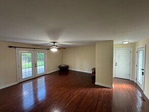 7101 Longmeadow Ln in Hanover Park, IL - Building Photo - Building Photo