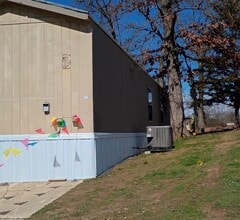 9 Deerwood Park, Unit J61 in Centralia, IL - Building Photo - Building Photo