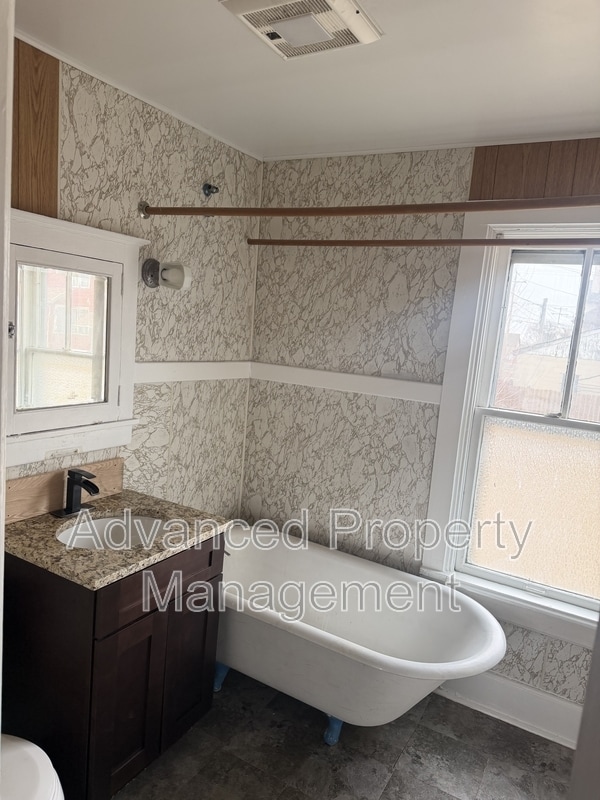 2549 N Vel R. Phillips Ave in Milwaukee, WI - Building Photo - Building Photo