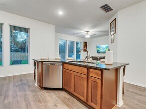 422 Magnolia Ln in Richwood, TX - Building Photo - Building Photo