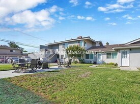 17071 Oak Ln in Huntington Beach, CA - Building Photo