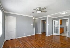 6208 Warrington Dr, Unit 6208 Warrington Dr in New Orleans, LA - Building Photo