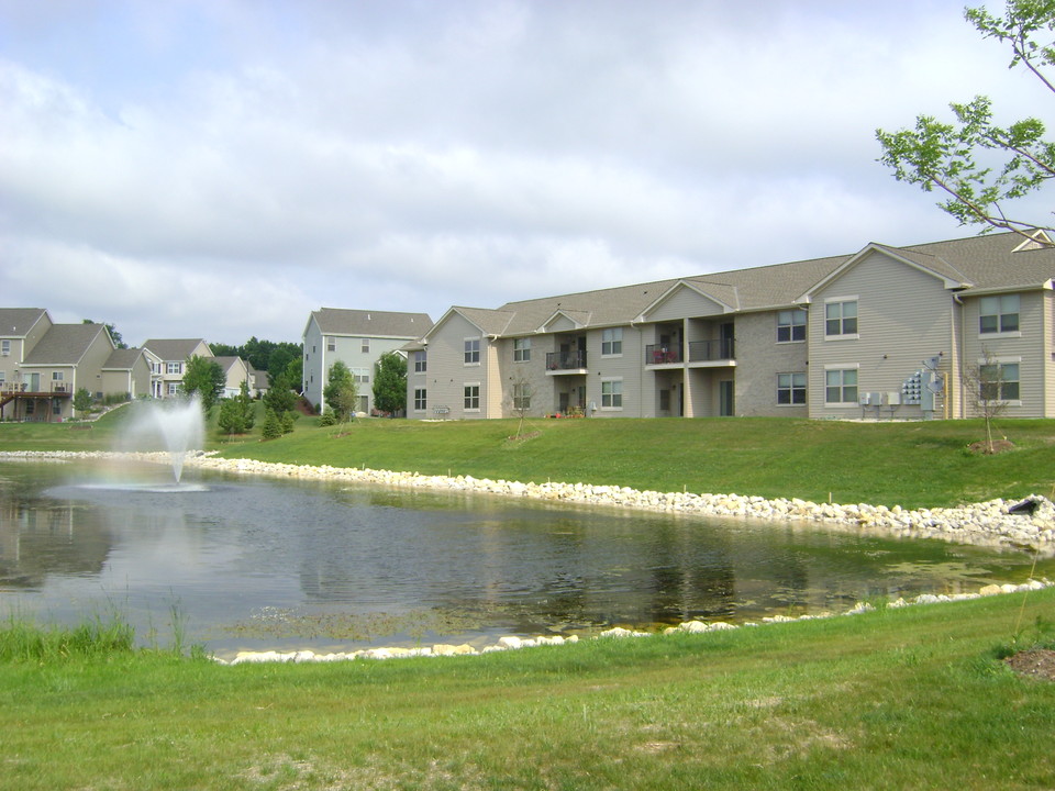 Hillstone Apartments in Germantown, WI - Building Photo