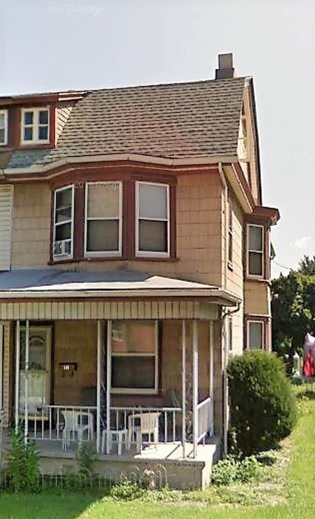 property at 146 S 5th Ave