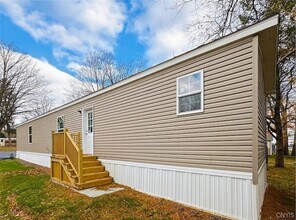 645 Kilkenny Dr in Utica, NY - Foto de edificio - Building Photo