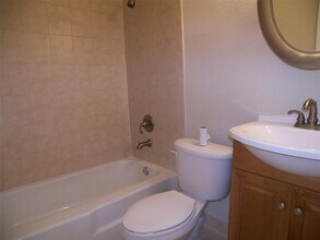 4050 NE 12th Ter, Unit 45-2 in Oakland Park, FL - Building Photo - Building Photo