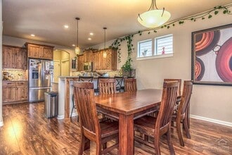 20758 NE Sierra Dr in Bend, OR - Foto de edificio - Building Photo
