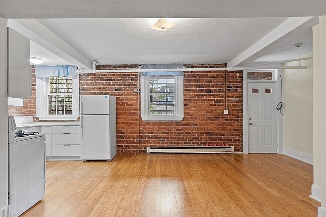 6 Radcliffe Rd, Unit B in Boston, MA - Building Photo - Building Photo