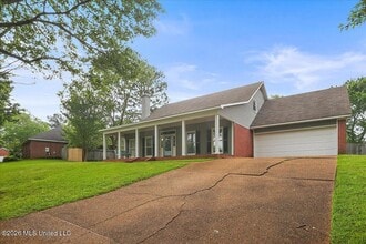 223 Clark Farms Rd in Madison, MS - Foto de edificio - Building Photo