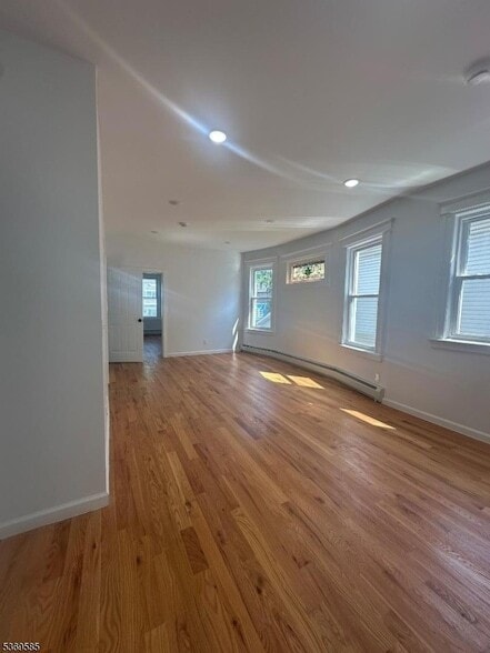 197 N Maple Ave, Unit 1 in East Orange, NJ - Building Photo - Building Photo