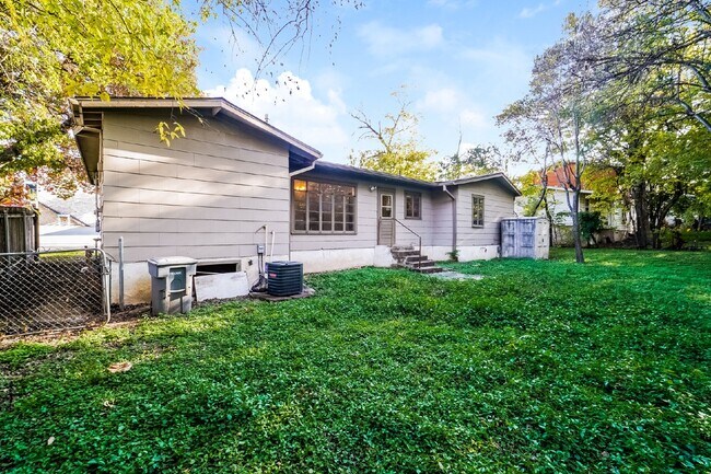 2910 Hampton Rd in Austin, TX - Building Photo - Building Photo