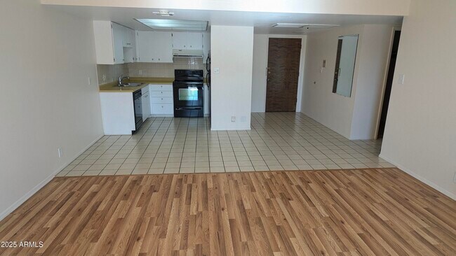 7930 E Camelback Rd in Scottsdale, AZ - Building Photo - Building Photo
