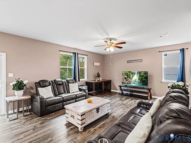 11125 Chappell Crk Cir in Hopewell, VA - Foto de edificio - Building Photo