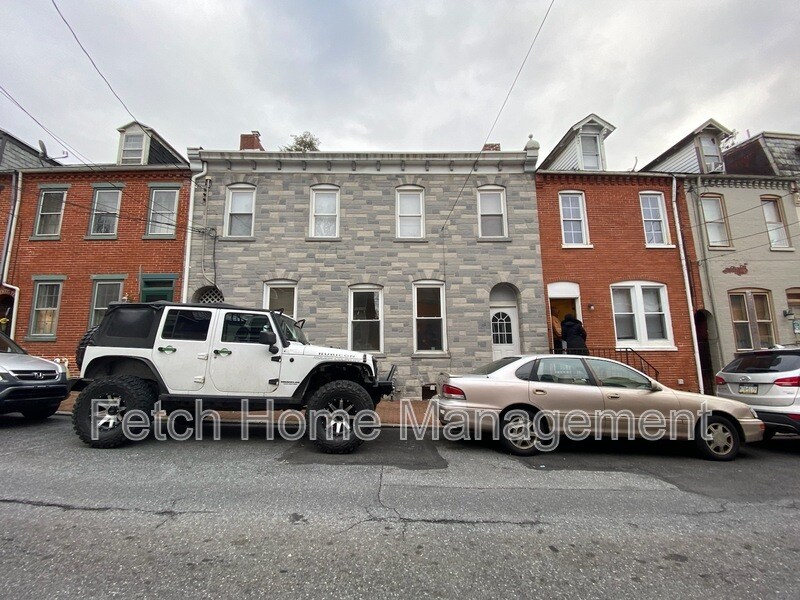 61 Howard Ave in Lancaster, PA - Building Photo