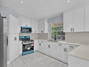 6525 SW 18th St in Miramar, FL - Building Photo - Building Photo