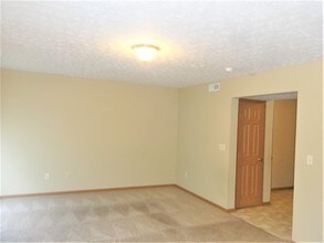 2572 Edencreek Ln in Columbus, OH - Building Photo - Building Photo